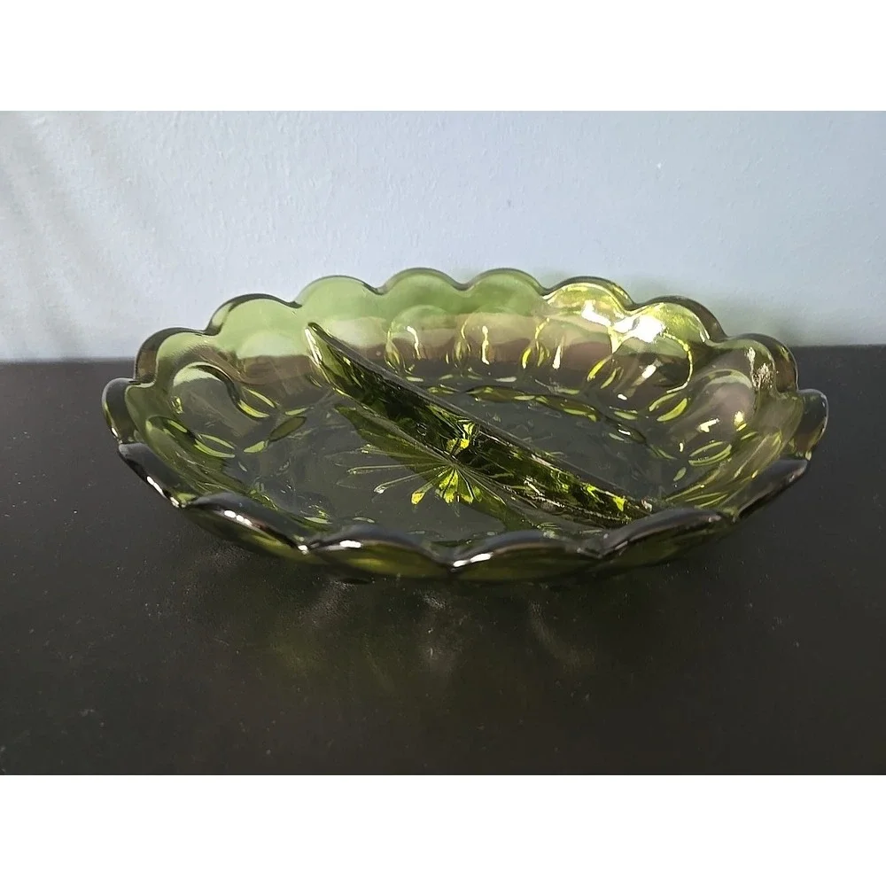 VINTAGE‎ ANCHOR HOCKING FAIRFIELD GREEN GLASS DIVIDED CANDY DISH.